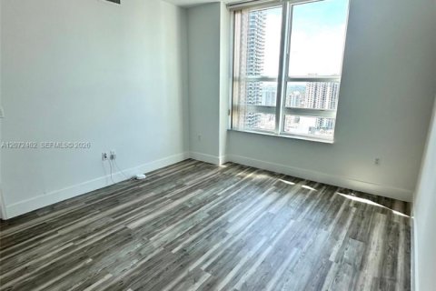 Condo in Miami, Florida, 1 bedroom  № 2305507 - photo 6