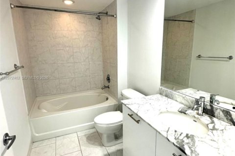 Condo in Miami, Florida, 1 bedroom  № 2305507 - photo 9