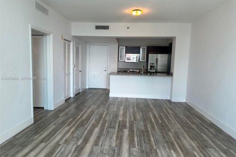 Condo in Miami, Florida, 1 bedroom  № 2305507 - photo 5