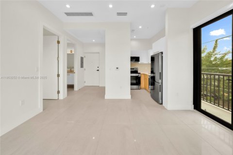 Снять в аренду квартиру в Майами, Флорида 1 спальня, 51.1м2, № 1955643 - фото 2