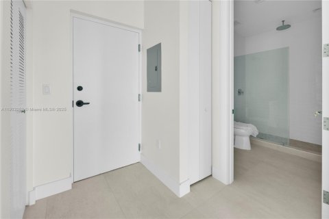 Снять в аренду квартиру в Майами, Флорида 1 спальня, 51.1м2, № 1955643 - фото 15