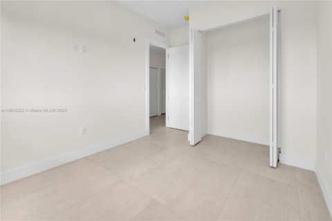 Снять в аренду квартиру в Майами, Флорида 1 спальня, 51.1м2, № 1955643 - фото 16