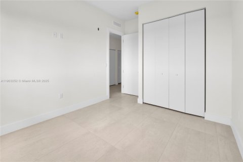 Снять в аренду квартиру в Майами, Флорида 1 спальня, 51.1м2, № 1955643 - фото 17