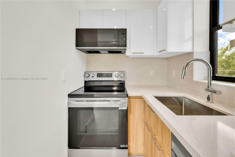 Снять в аренду квартиру в Майами, Флорида 1 спальня, 51.1м2, № 1955643 - фото 4