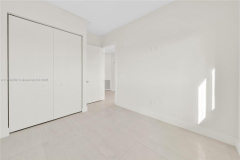 Снять в аренду квартиру в Майами, Флорида 1 спальня, 51.1м2, № 1955643 - фото 8