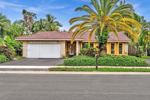 House in Hollywood, Florida 5 bedrooms, 249.35 sq.m. № 1469037 - photo 2