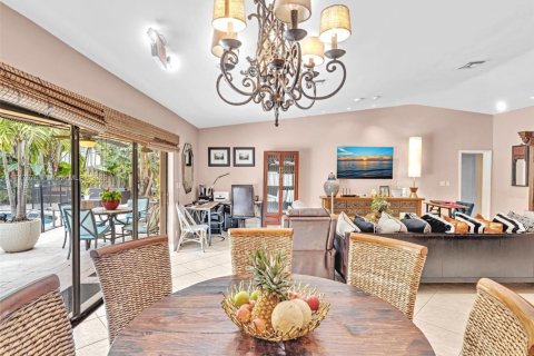 House in Hollywood, Florida 5 bedrooms, 249.35 sq.m. № 1469037 - photo 12
