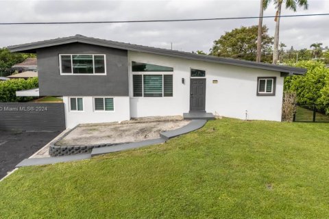 House in Fort Lauderdale, Florida 3 bedrooms, 146.04 sq.m. № 1694993 - photo 1