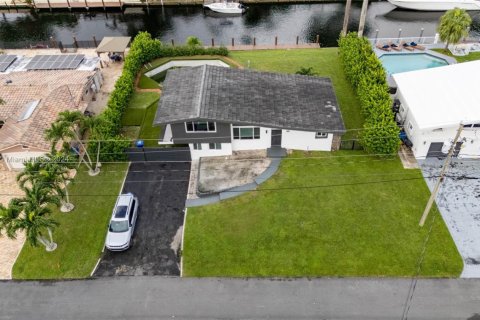House in Fort Lauderdale, Florida 3 bedrooms, 146.04 sq.m. № 1694993 - photo 4