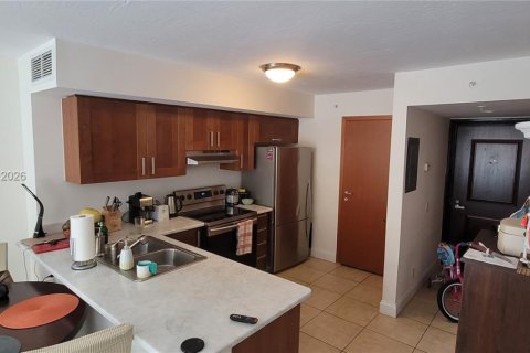 Copropriété à louer à Surfside, Floride: 55.83 m2 № 2256711 - photo 5