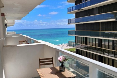 Studio à Condo à Surfside, Floride  № 2256711
