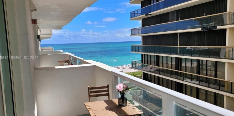 Studio à Condo à Surfside, Floride  № 2256711