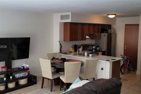 Copropriété à louer à Surfside, Floride: 55.83 m2 № 2256711 - photo 4