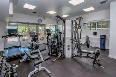 Copropriété à louer à Surfside, Floride: 55.83 m2 № 2256711 - photo 17