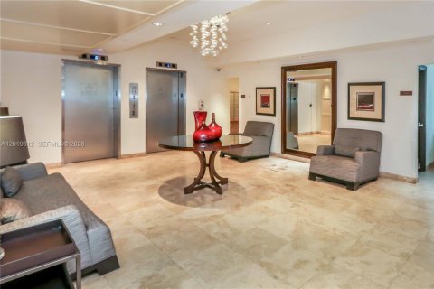 Copropriété à louer à Surfside, Floride: 55.83 m2 № 2256711 - photo 19