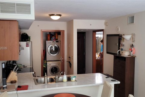 Copropriété à louer à Surfside, Floride: 55.83 m2 № 2256711 - photo 8