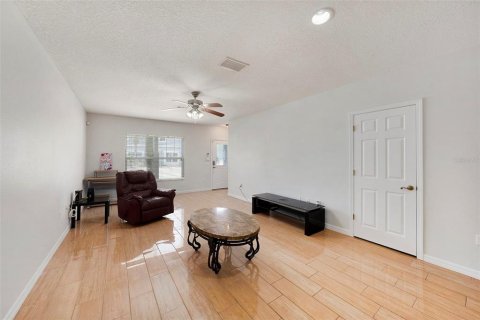 Touwnhouse à vendre à Temple Terrace, Floride: 2 chambres, 137.4 m2 № 1826645 - photo 5
