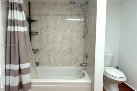 Купить кондоминиум в Санрайз, Флорида 2 спальни, 101.26м2, № 1952840 - фото 18