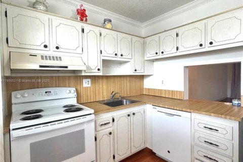 Купить кондоминиум в Санрайз, Флорида 2 спальни, 101.26м2, № 1952840 - фото 1