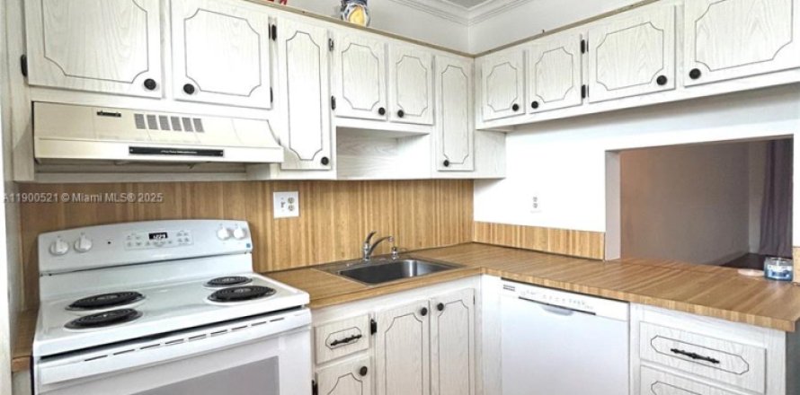 Кондоминиум с 2 спальнями в Санрайз, Флорида № 1952840