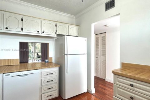 Купить кондоминиум в Санрайз, Флорида 2 спальни, 101.26м2, № 1952840 - фото 2