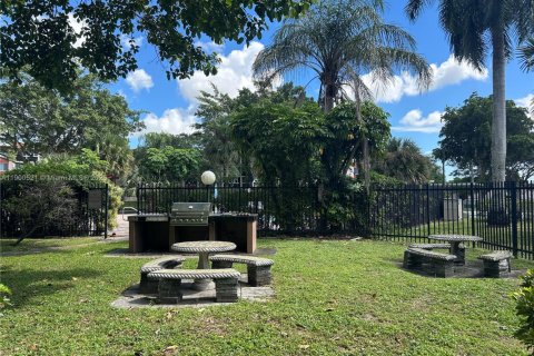 Купить кондоминиум в Санрайз, Флорида 2 спальни, 101.26м2, № 1952840 - фото 25