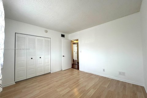 Купить кондоминиум в Санрайз, Флорида 2 спальни, 101.26м2, № 1952840 - фото 11