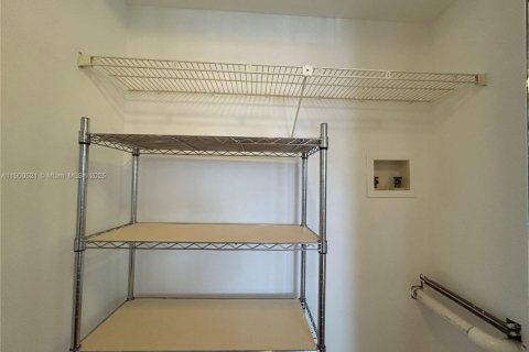 Купить кондоминиум в Санрайз, Флорида 2 спальни, 101.26м2, № 1952840 - фото 9