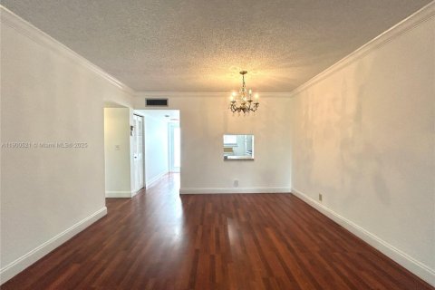 Купить кондоминиум в Санрайз, Флорида 2 спальни, 101.26м2, № 1952840 - фото 4