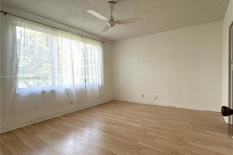 Купить кондоминиум в Санрайз, Флорида 2 спальни, 101.26м2, № 1952840 - фото 14