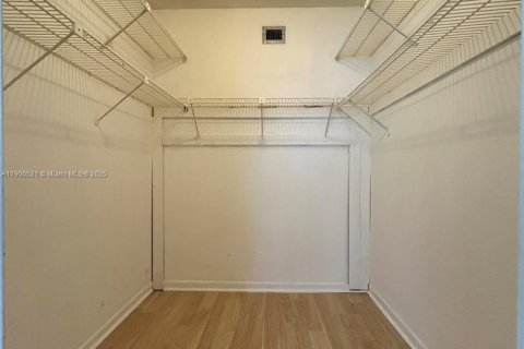 Купить кондоминиум в Санрайз, Флорида 2 спальни, 101.26м2, № 1952840 - фото 16