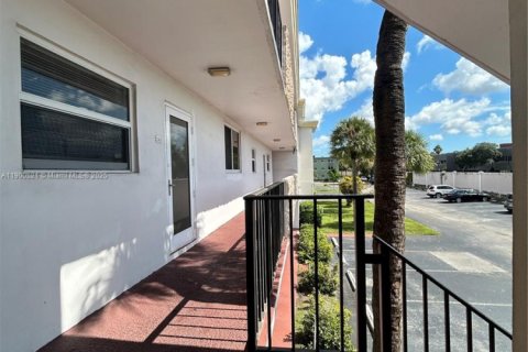 Купить кондоминиум в Санрайз, Флорида 2 спальни, 101.26м2, № 1952840 - фото 20