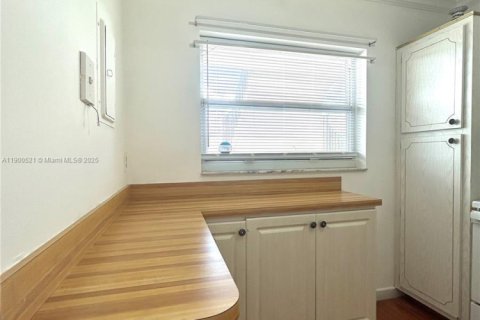 Купить кондоминиум в Санрайз, Флорида 2 спальни, 101.26м2, № 1952840 - фото 3