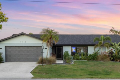 Villa ou maison à vendre à Port Charlotte, Floride: 3 chambres, 164.07 m2 № 1750196 - photo 1