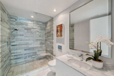 Condominio en venta en Bal Harbour, Florida, 2 dormitorios, 178.09 m2 № 2032674 - foto 24