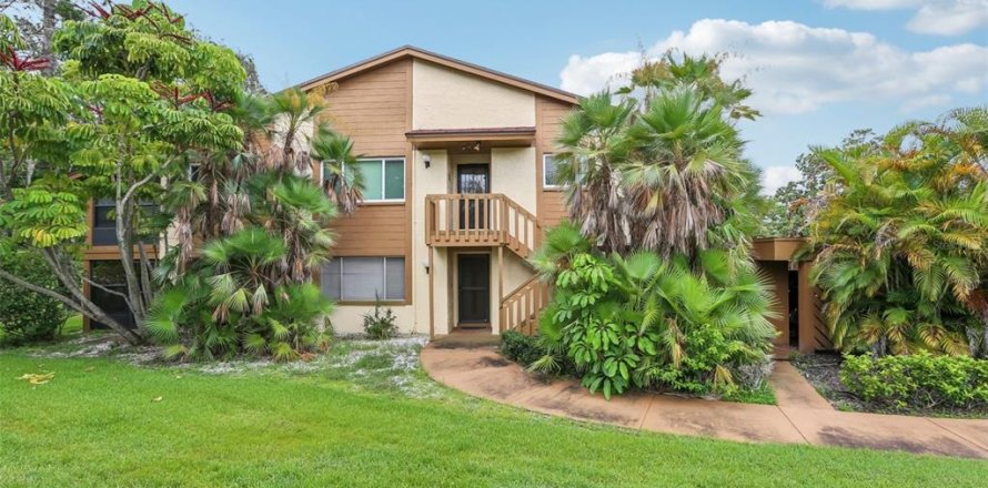 Condo in New Port Richey, Florida, 2 bedrooms № 1873610