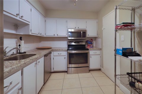 Купить кондоминиум в Серфсайд, Флорида 1 спальня, 85.28м2, № 1738457 - фото 20