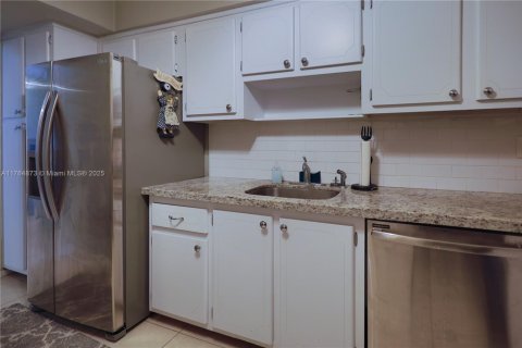 Купить кондоминиум в Серфсайд, Флорида 1 спальня, 85.28м2, № 1738457 - фото 17