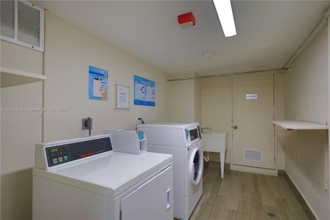 Купить кондоминиум в Серфсайд, Флорида 1 спальня, 85.28м2, № 1738457 - фото 30