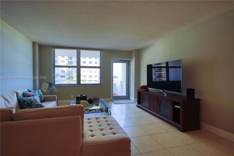 Купить кондоминиум в Серфсайд, Флорида 1 спальня, 85.28м2, № 1738457 - фото 10