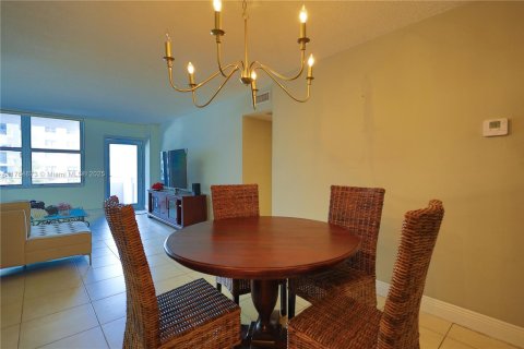 Купить кондоминиум в Серфсайд, Флорида 1 спальня, 85.28м2, № 1738457 - фото 16