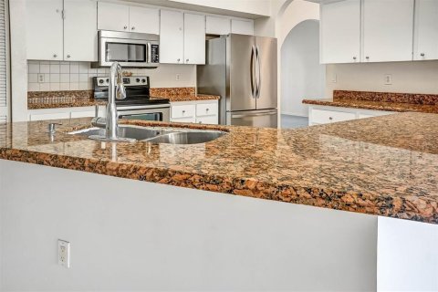 Villa ou maison à vendre à Port Charlotte, Floride: 4 chambres, 231.61 m2 № 2295197 - photo 7