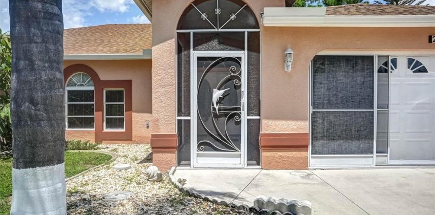 Villa ou maison à Port Charlotte, Floride 4 chambres, 231.61 m2 № 2295197