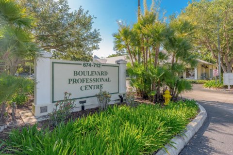 Commercial property in Jensen Beach, Florida № 1154107