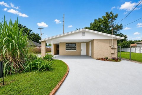 House in Tampa, Florida 3 bedrooms, 89.19 sq.m. № 2277635