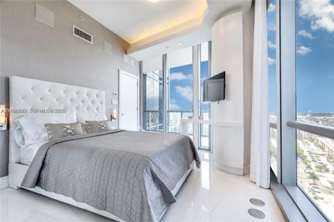 Condo in Sunny Isles Beach, Florida, 3 bedrooms  № 2010462 - photo 23