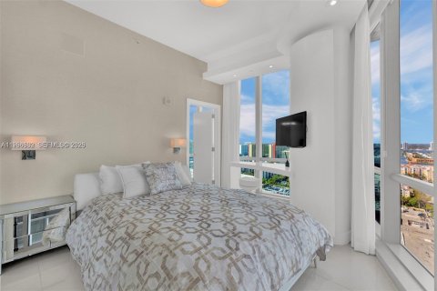 Condo in Sunny Isles Beach, Florida, 3 bedrooms  № 2010462 - photo 21