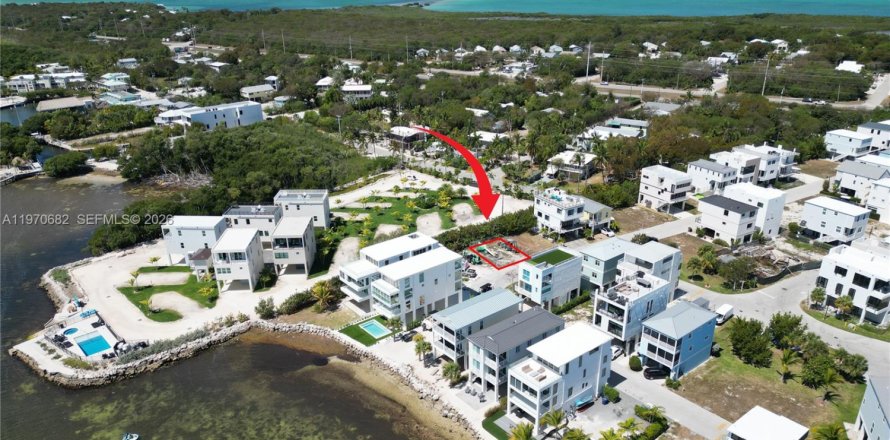 Land in Key Largo, Florida № 2086936