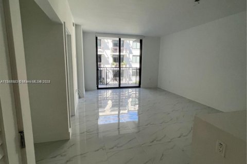 Condo in Coral Gables, Florida, 1 bedroom  № 1938394 - photo 17