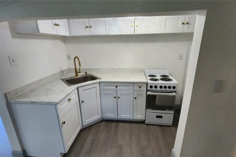 Propiedad comercial en venta en Plant City, Florida, 8 dormitorios, 309.92 m2 № 1900930 - foto 13